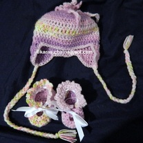 Hat with ear flaps & Booties