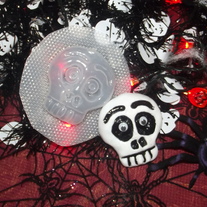 Halloween larger friendly skull