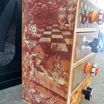 Alice_box_medium