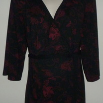 Black/Burgundy Floral Top-Motherhood Maternity Size 2X