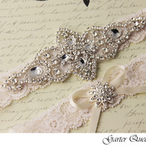 Wedding_20garter_20set_20ivory_20stretch_20lace_20rhinestone_20applique_20garter_20queen_203_medium
