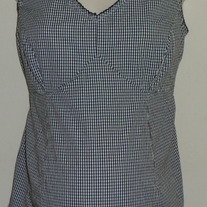 Black/White Gingham Sleeveless Top with Flowers-Motherhood Maternity Size Medium  GS513