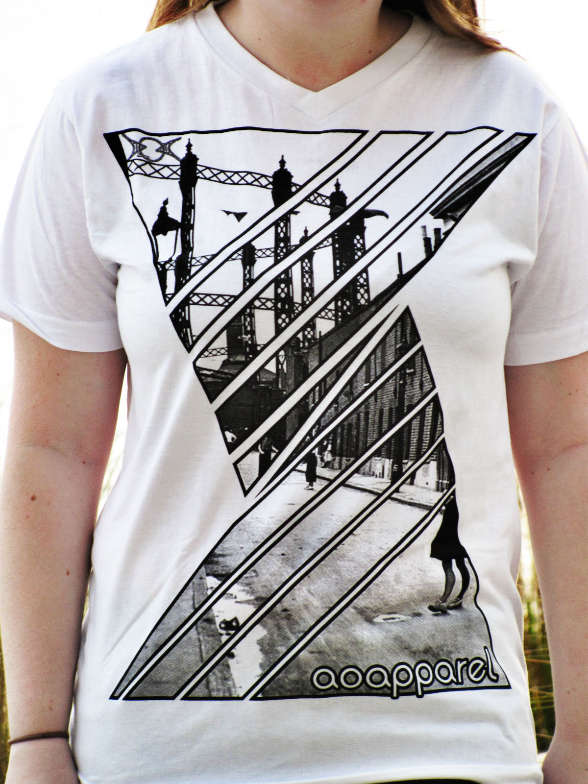 London_20oblique_20v_20neck_20-_20girl_20-_20m_original