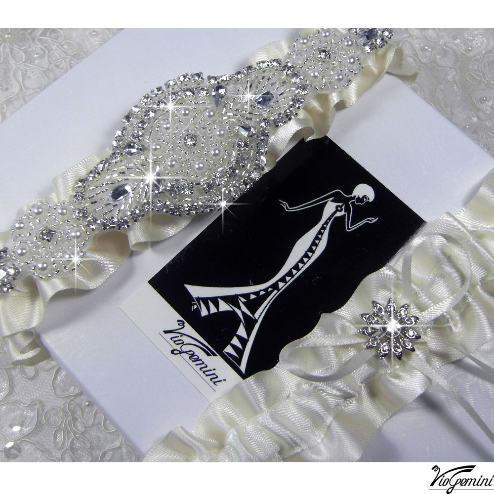 Wedding_20garter_20set_20satin_20ribbon_20rhinestone_20applique_20viogemini2_original