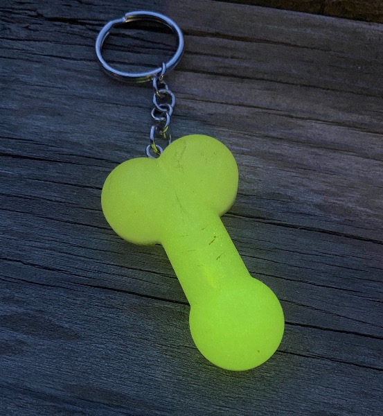 glow in the dark keychain